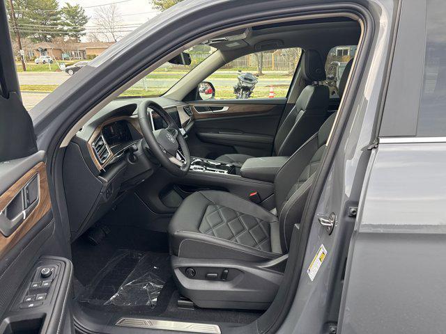 new 2025 Volkswagen Atlas car, priced at $44,298