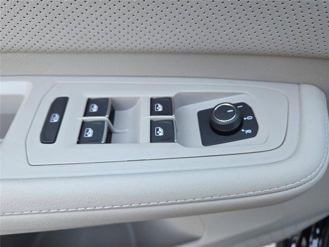 new 2025 Volkswagen Atlas car, priced at $40,323