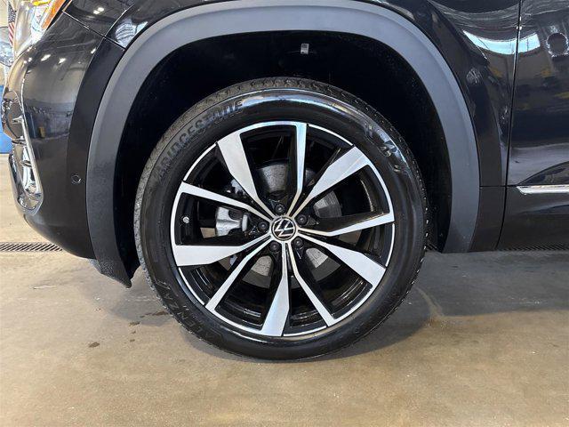 new 2025 Volkswagen Atlas car, priced at $50,373