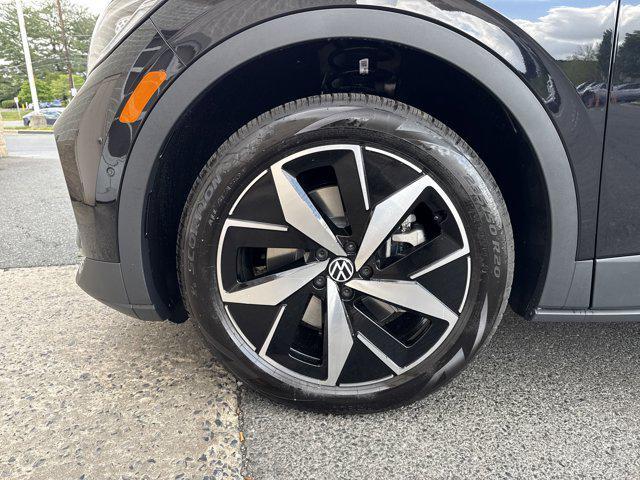 new 2025 Volkswagen ID.4 car, priced at $49,431