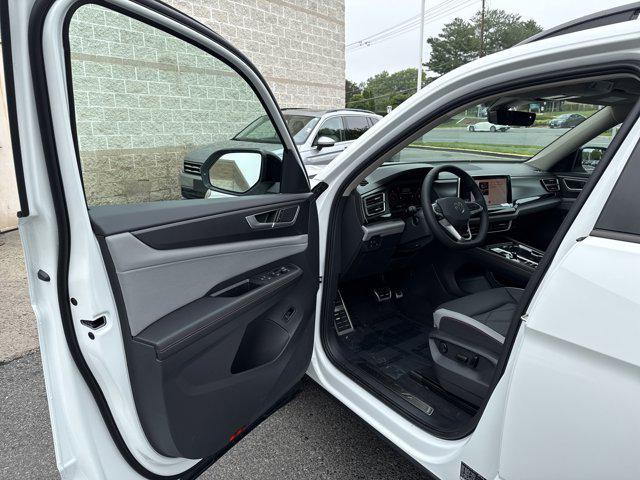 new 2025 Volkswagen Atlas car, priced at $43,289