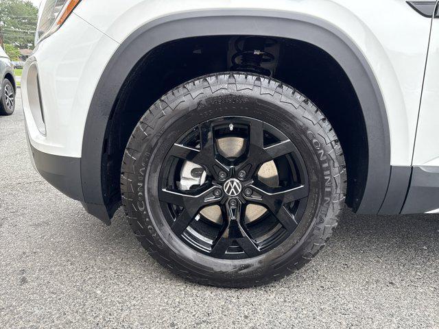 new 2025 Volkswagen Atlas car, priced at $43,289