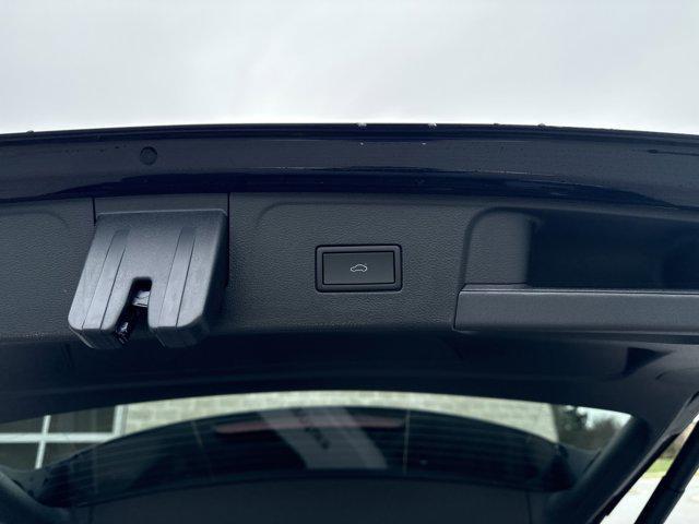 new 2025 Volkswagen Atlas car, priced at $50,751