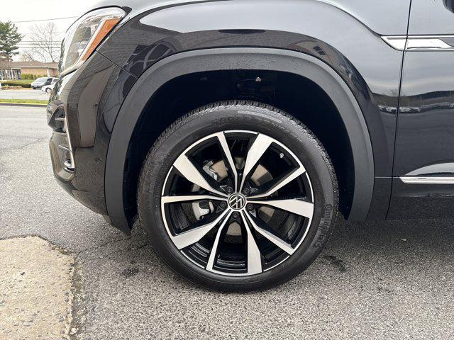 new 2025 Volkswagen Atlas car, priced at $50,751