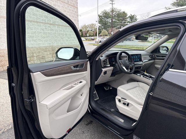 new 2025 Volkswagen Atlas car, priced at $50,751