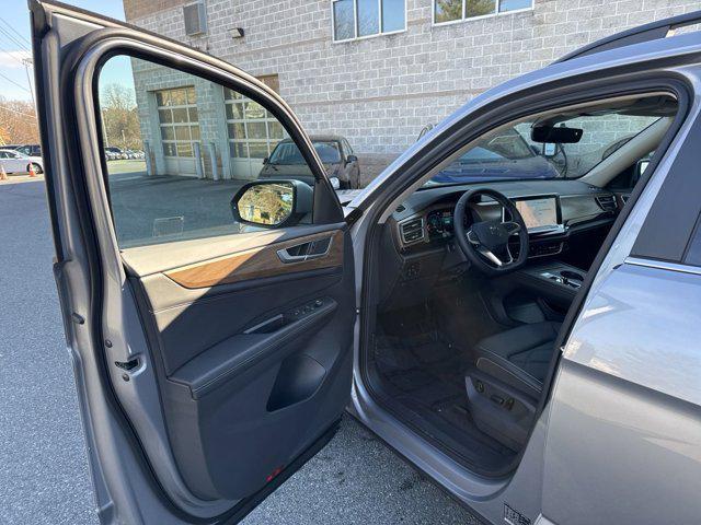 new 2025 Volkswagen Atlas car, priced at $36,994