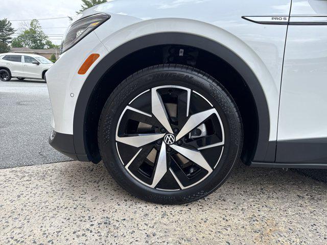 new 2025 Volkswagen ID.4 car, priced at $46,007
