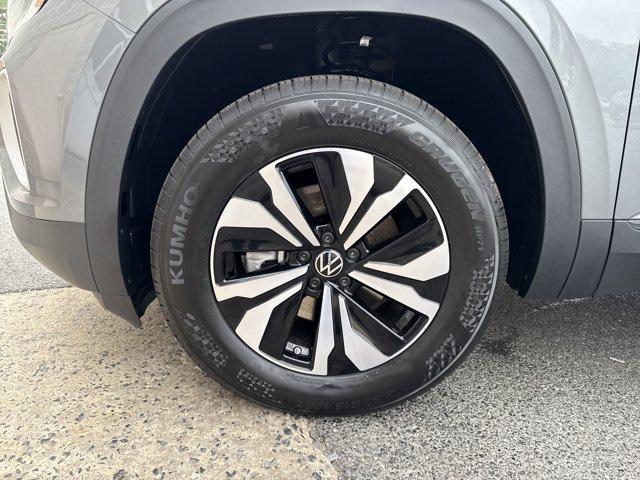 new 2025 Volkswagen Atlas car, priced at $37,698