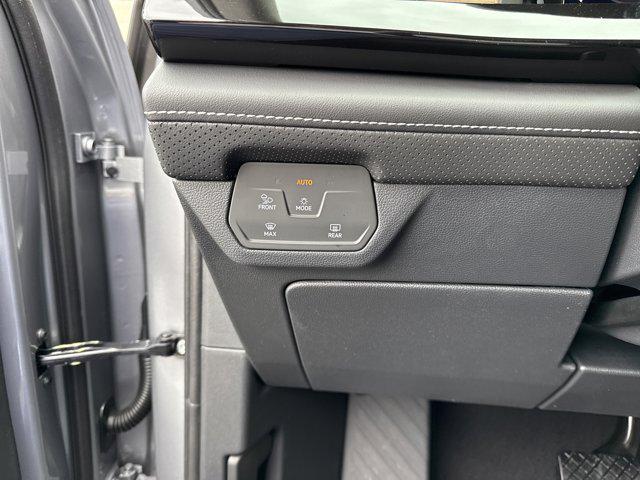 new 2025 Volkswagen Atlas car, priced at $38,698