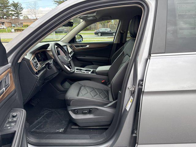 new 2025 Volkswagen Atlas car, priced at $38,698