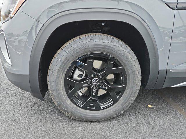 new 2026 Volkswagen Atlas car, priced at $44,482