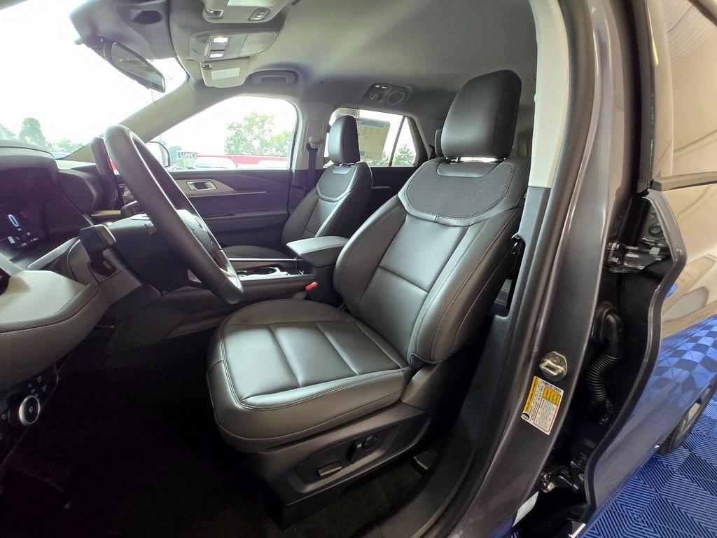 new 2025 Ford Explorer car, priced at $45,722