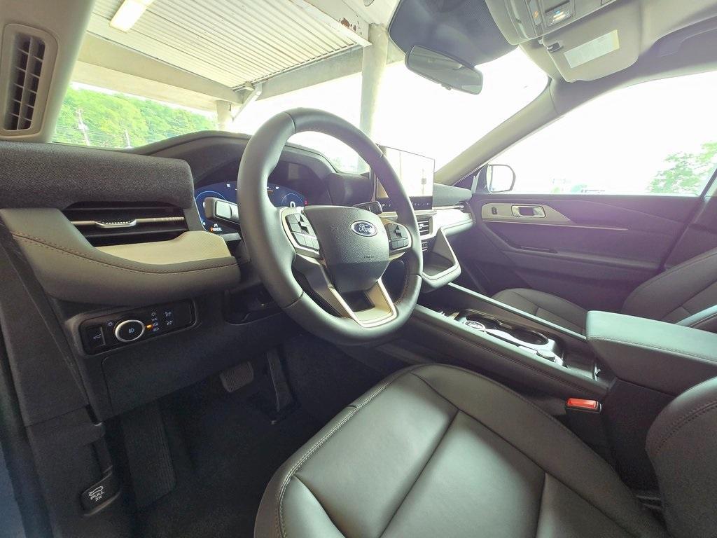 new 2025 Ford Explorer car, priced at $45,722