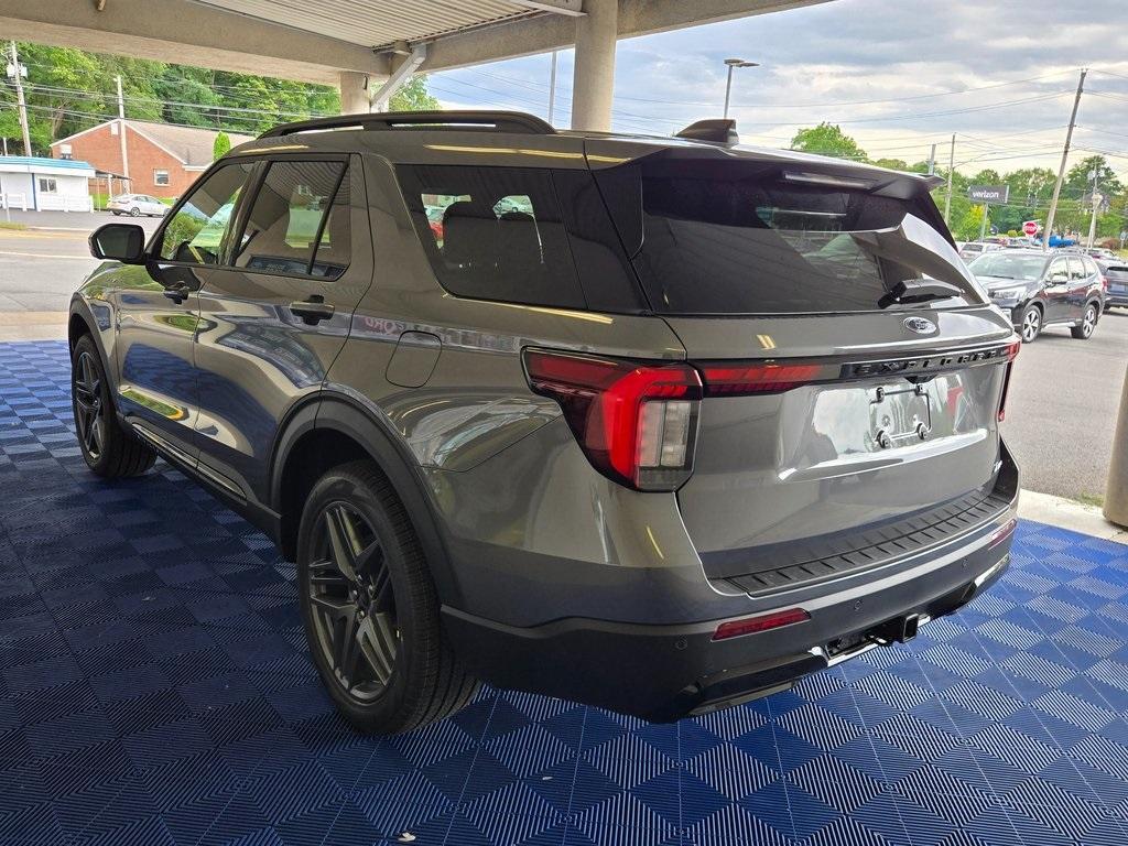new 2025 Ford Explorer car, priced at $47,929