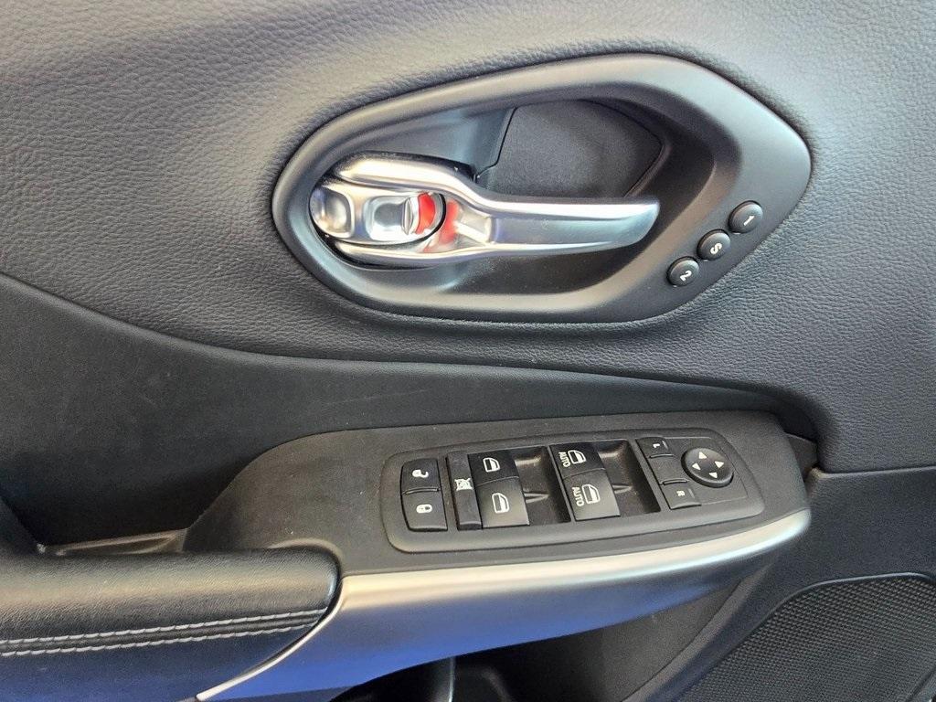 used 2019 Jeep Cherokee car, priced at $19,994