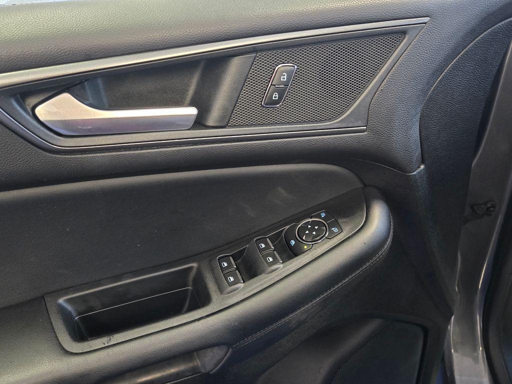 used 2022 Ford Edge car, priced at $25,000