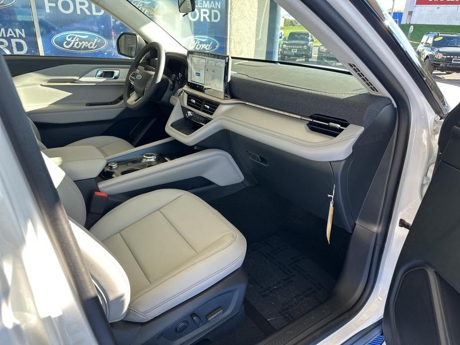 new 2025 Ford Explorer car, priced at $48,052