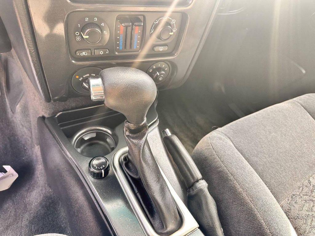 used 2005 GMC Envoy XL car, priced at $7,995