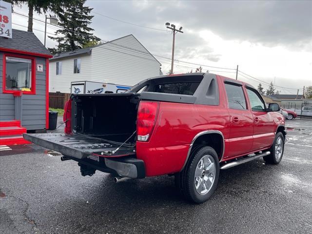 used 2005 Chevrolet Avalanche car, priced at $9,995