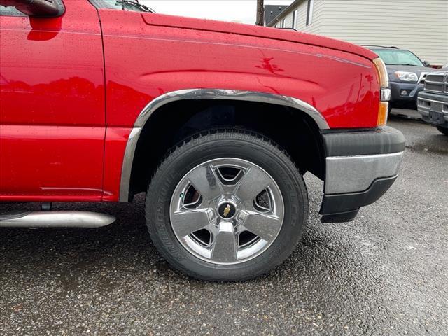 used 2005 Chevrolet Avalanche car, priced at $9,995