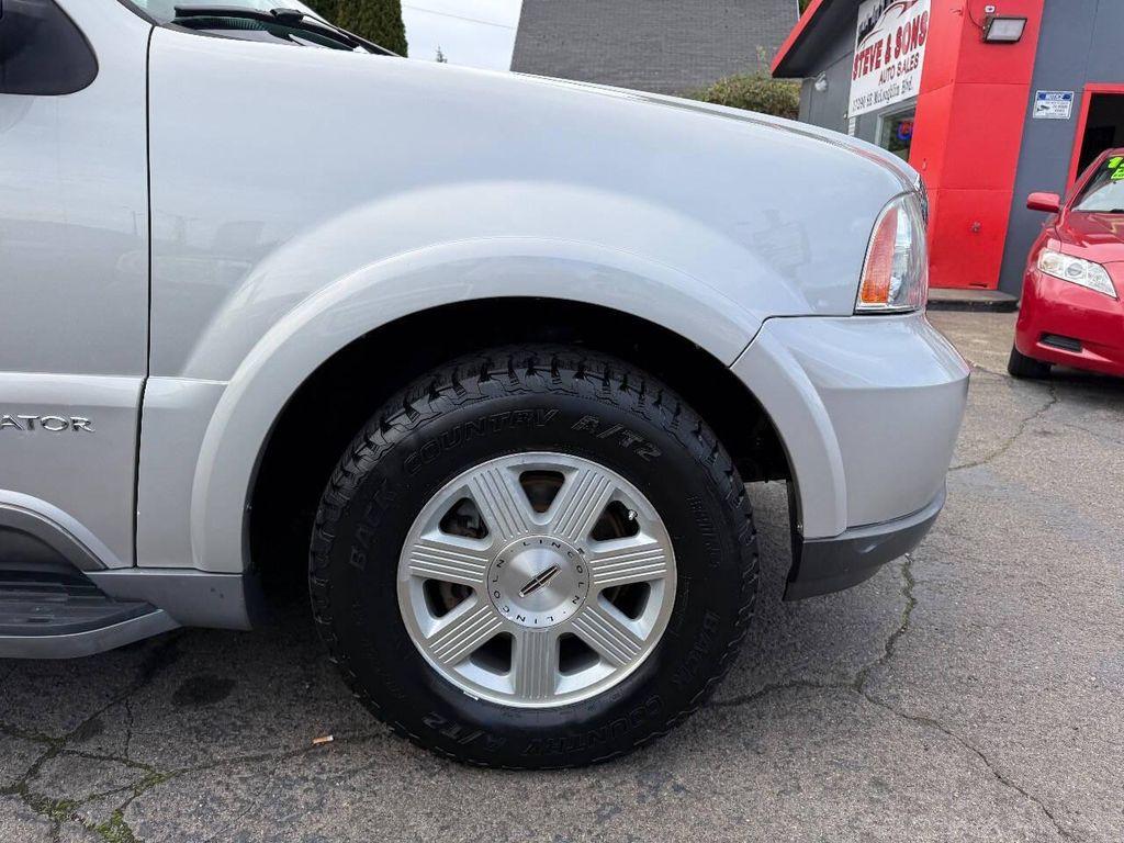 used 2004 Lincoln Navigator car, priced at $6,995