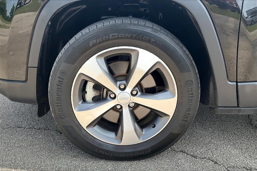 used 2021 Jeep Cherokee car, priced at $24,511