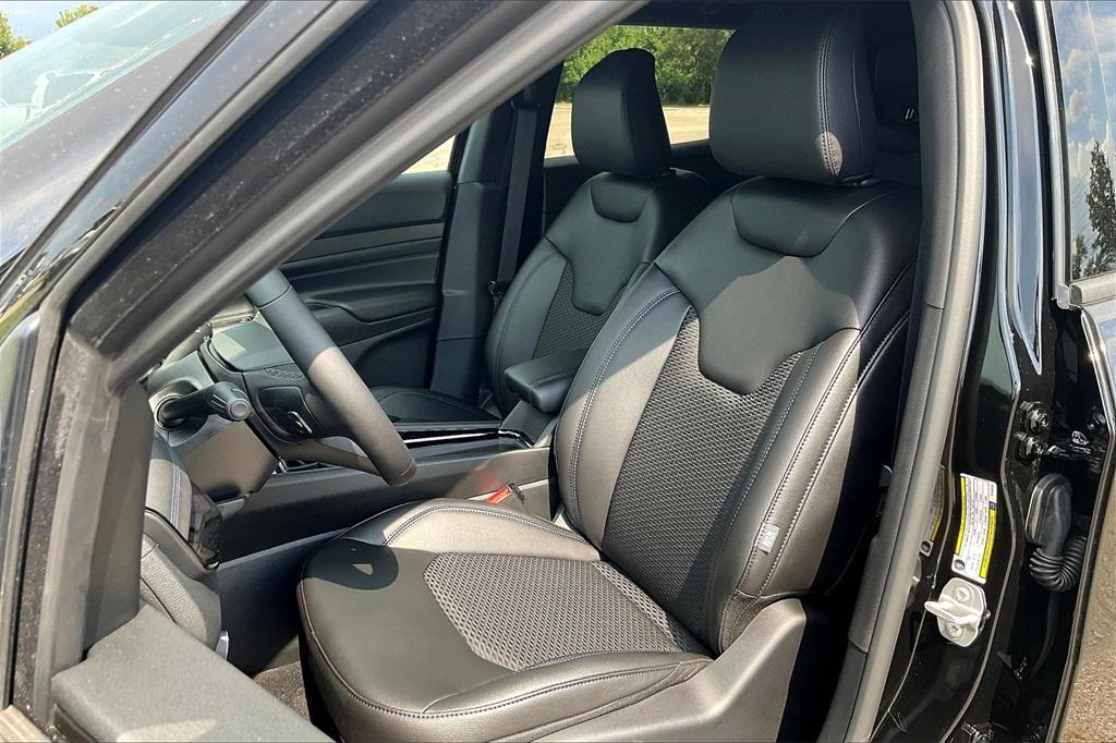 new 2025 Jeep Compass car, priced at $31,178