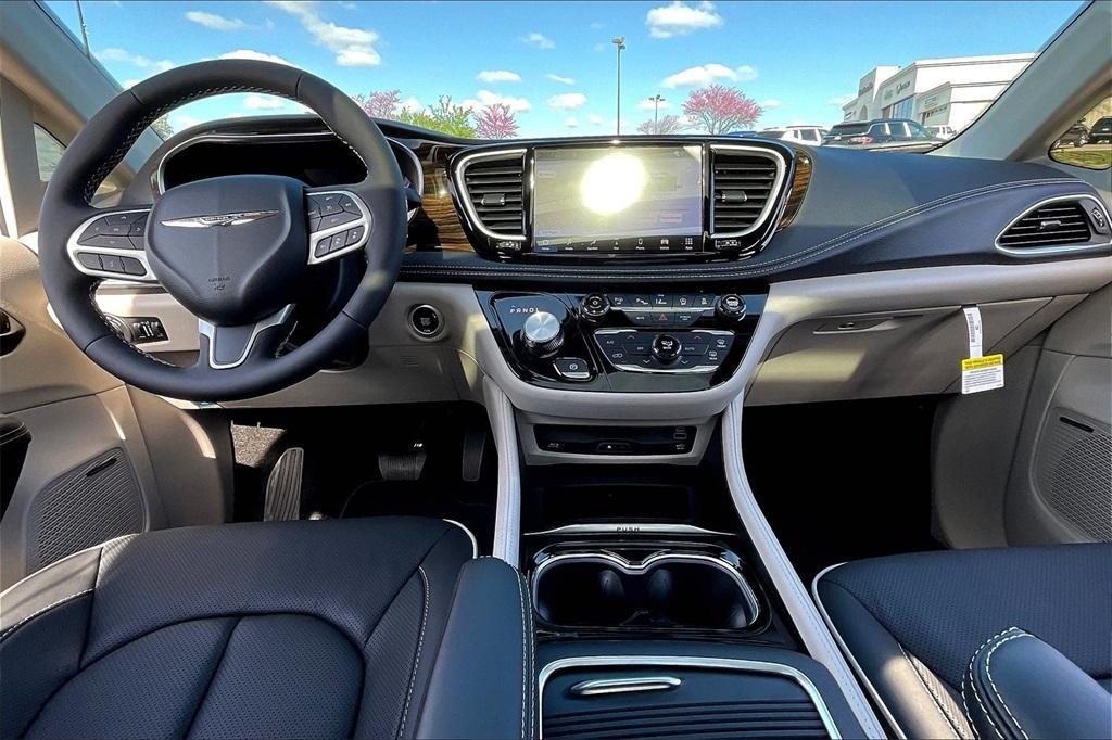 new 2024 Chrysler Pacifica car, priced at $49,289