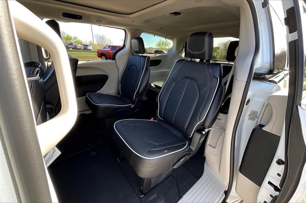 new 2024 Chrysler Pacifica car, priced at $49,289