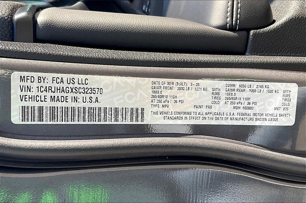 new 2025 Jeep Grand Cherokee car, priced at $40,374