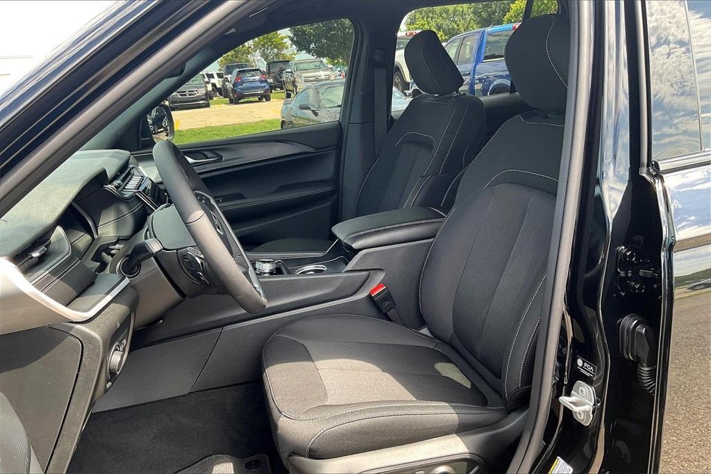 new 2024 Jeep Grand Cherokee car, priced at $37,213