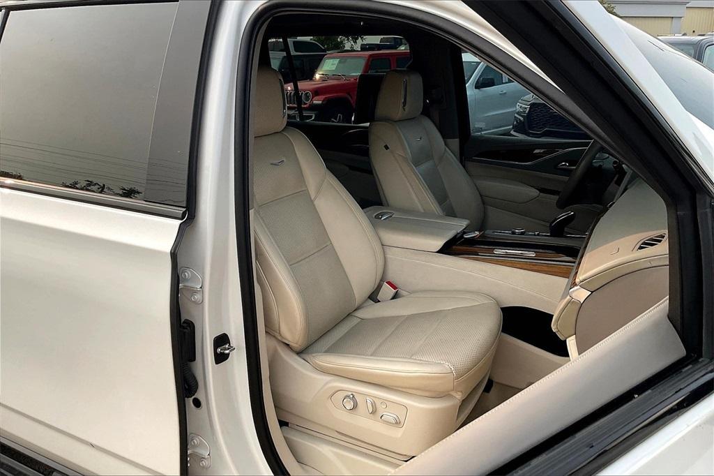 used 2022 Cadillac Escalade ESV car, priced at $63,211