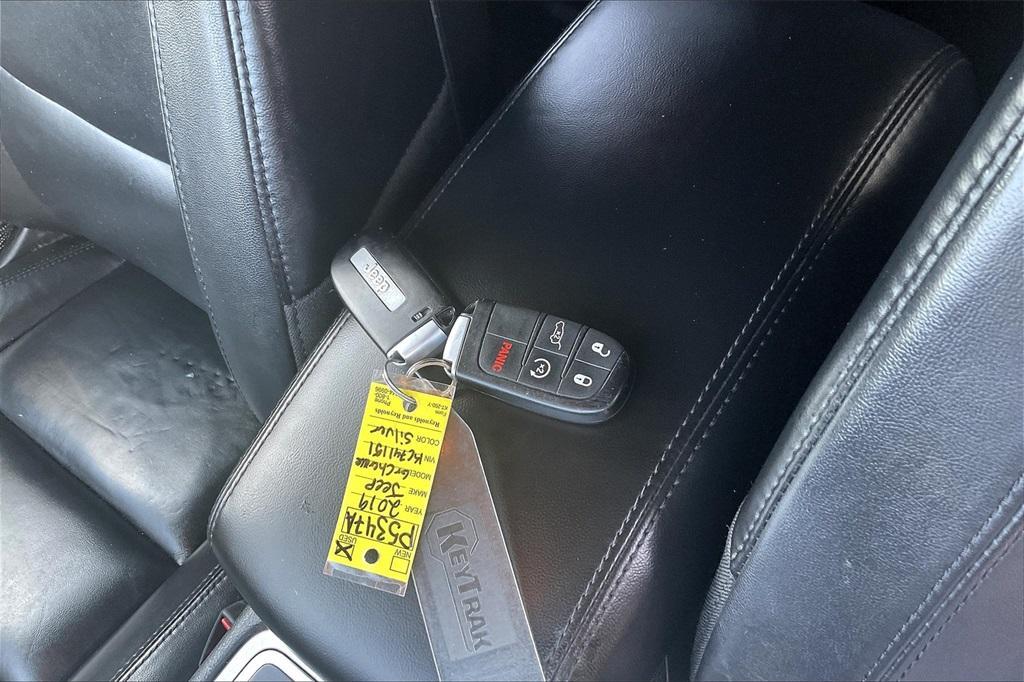 used 2019 Jeep Grand Cherokee car, priced at $14,011