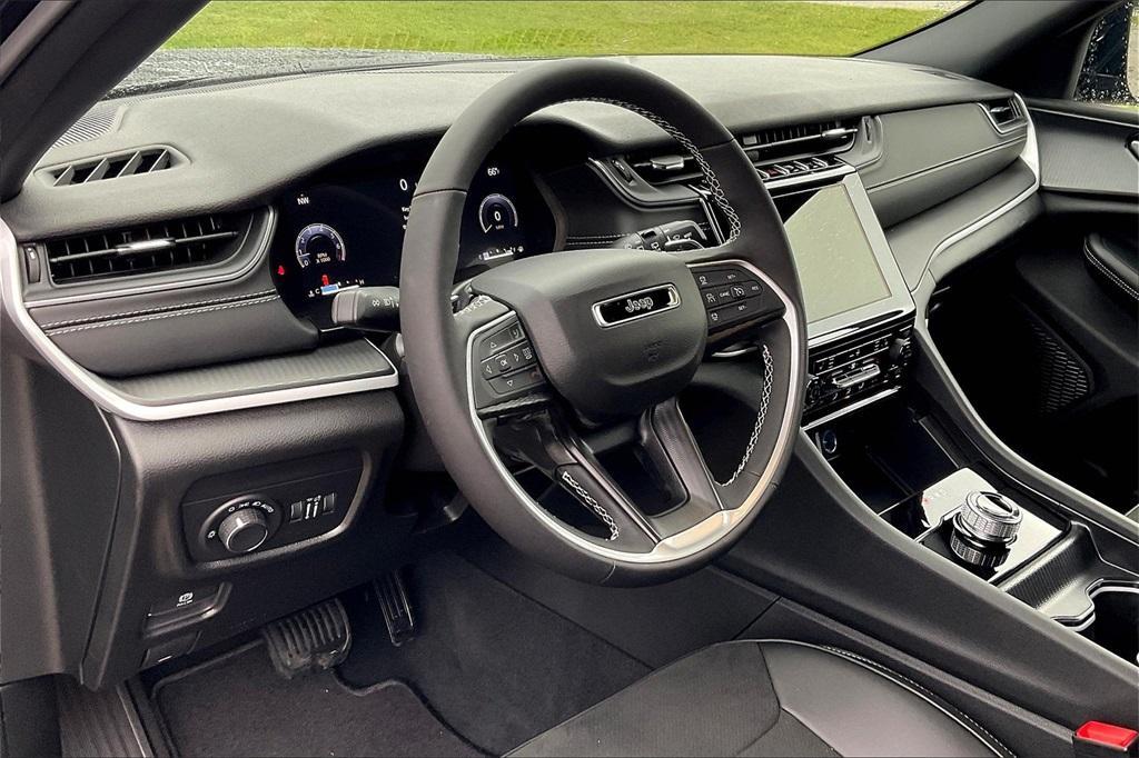 new 2025 Jeep Grand Cherokee car, priced at $44,989