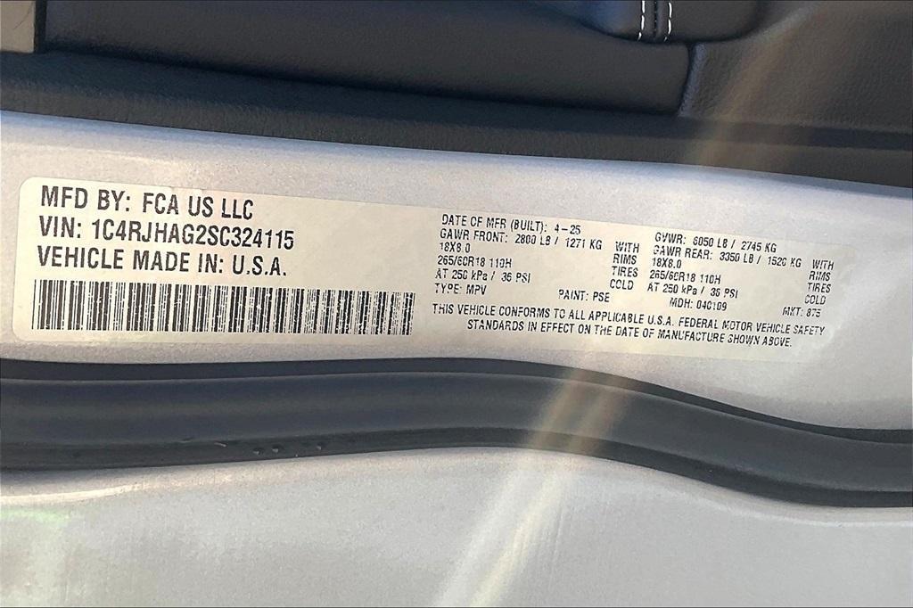 new 2025 Jeep Grand Cherokee car, priced at $41,775
