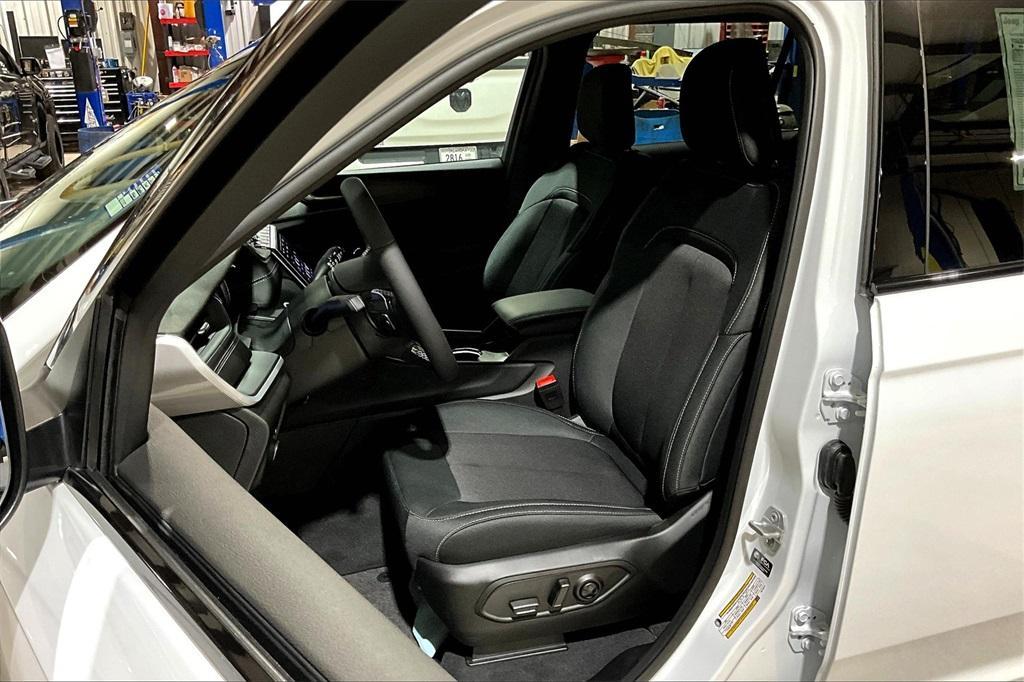 new 2025 Jeep Grand Cherokee L car, priced at $31,667