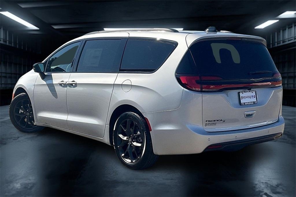 new 2026 Chrysler Pacifica car, priced at $45,304