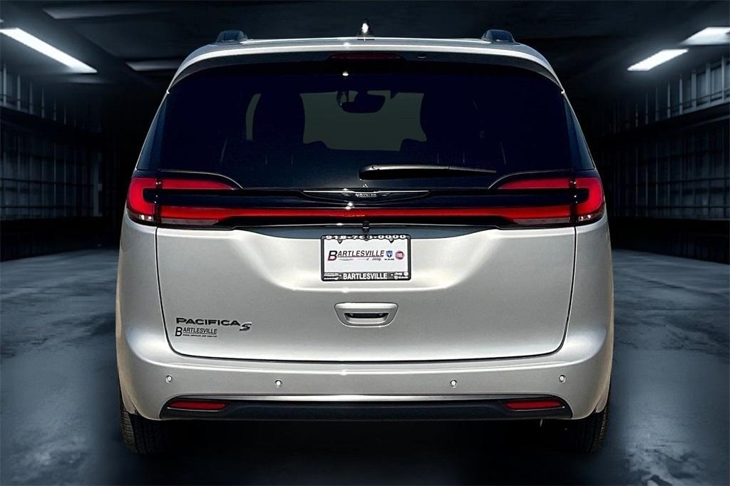 new 2026 Chrysler Pacifica car, priced at $45,304