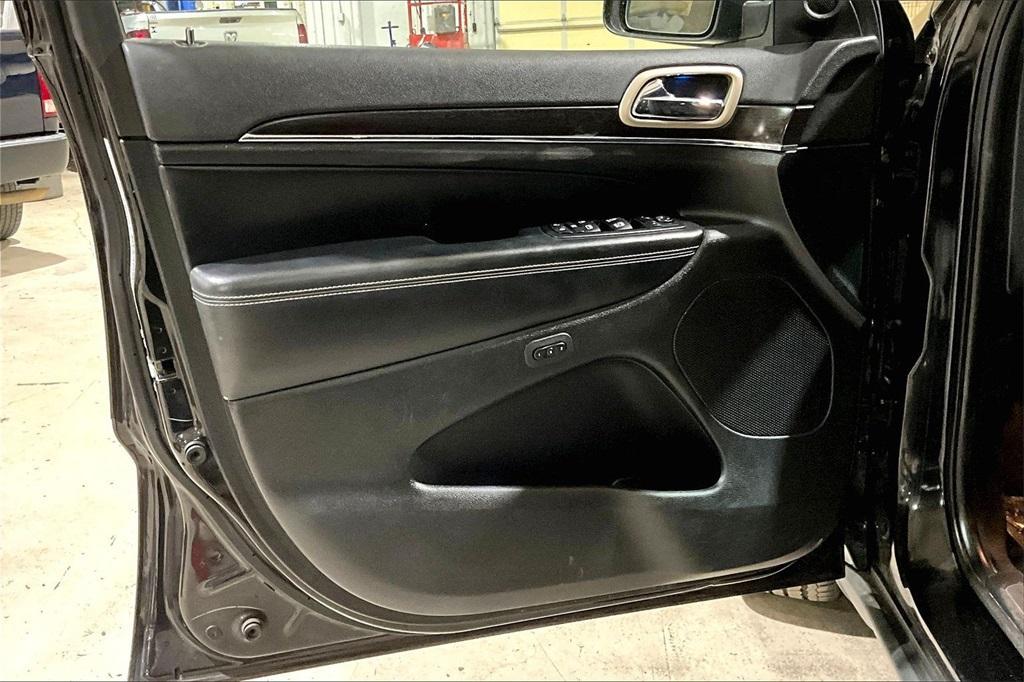 used 2015 Jeep Grand Cherokee car, priced at $13,911