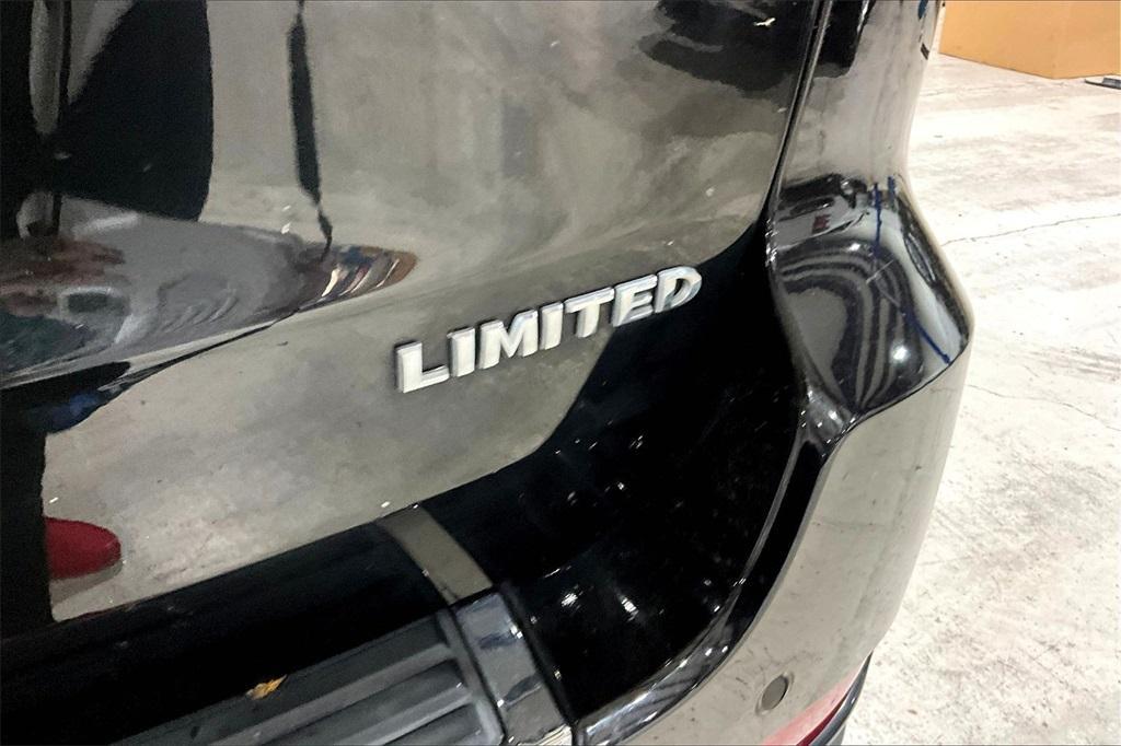 used 2015 Jeep Grand Cherokee car, priced at $13,911