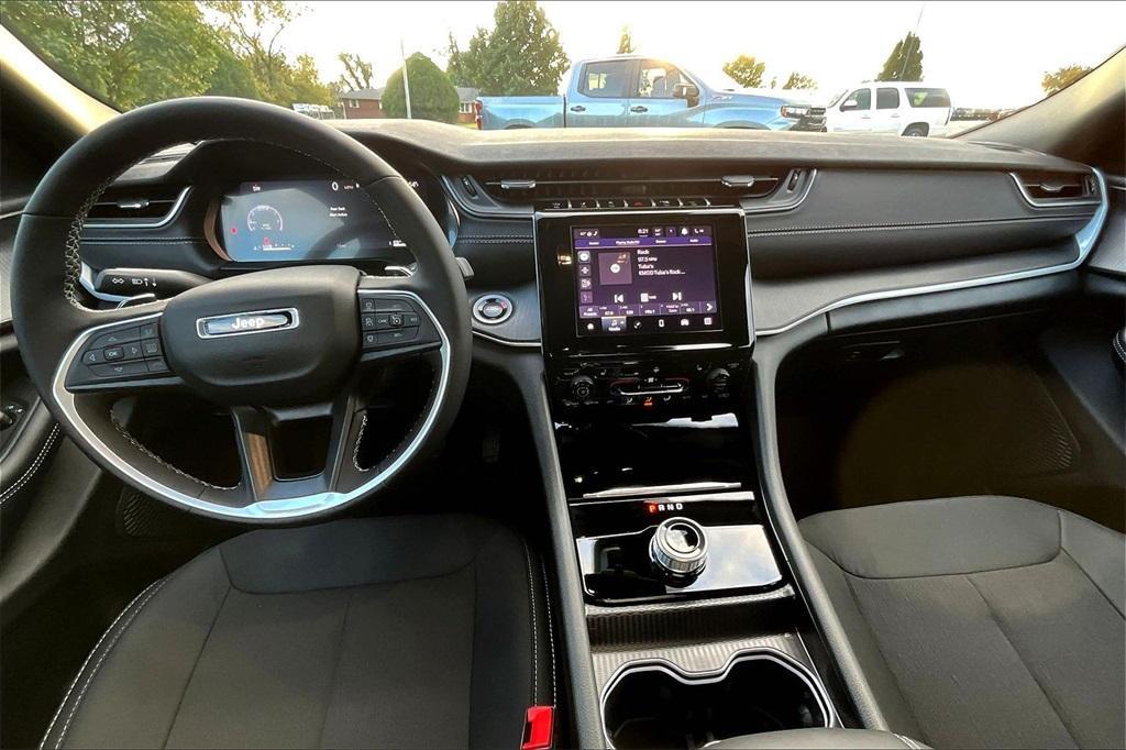 new 2025 Jeep Grand Cherokee car, priced at $39,753