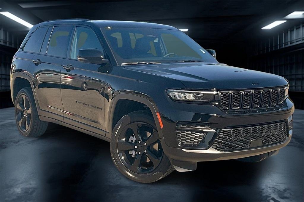 new 2025 Jeep Grand Cherokee car, priced at $38,869
