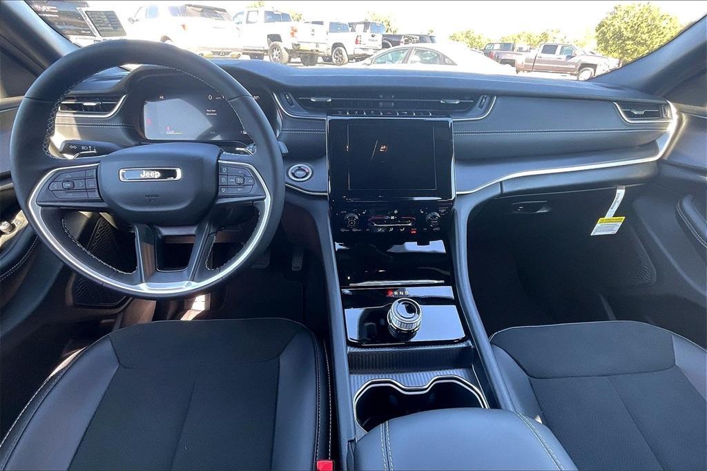 new 2025 Jeep Grand Cherokee car, priced at $38,869