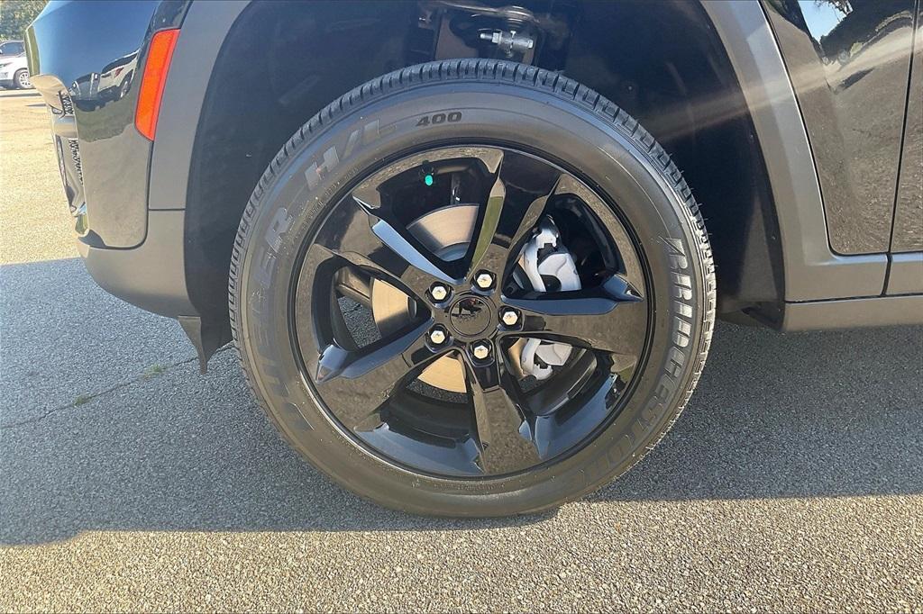 new 2025 Jeep Grand Cherokee car, priced at $38,869