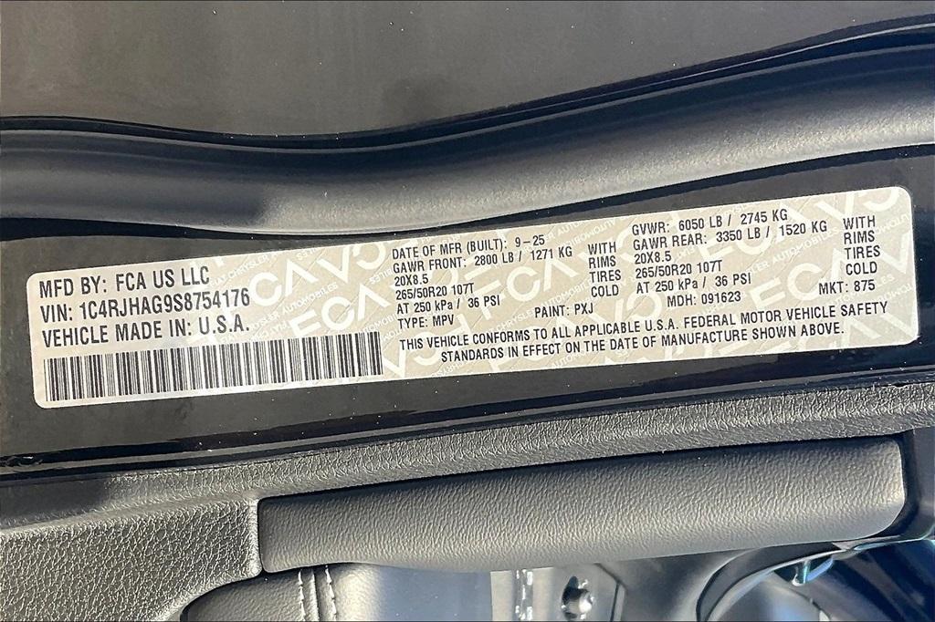 new 2025 Jeep Grand Cherokee car, priced at $38,869