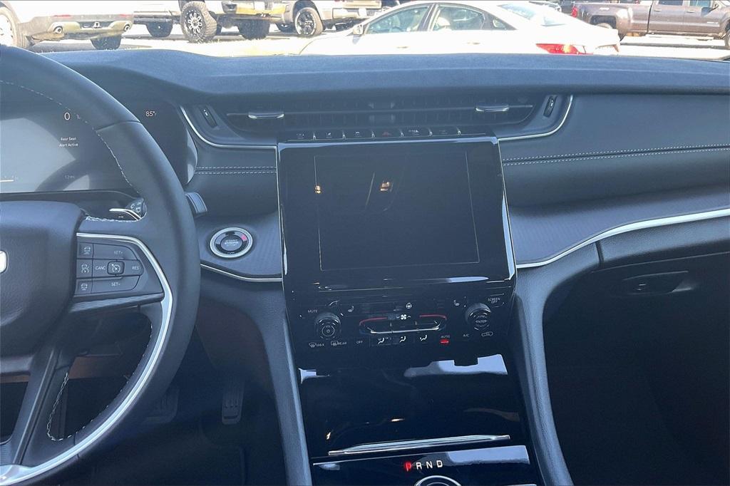 new 2025 Jeep Grand Cherokee car, priced at $38,869