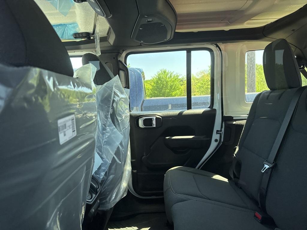 new 2025 Jeep Wrangler car, priced at $47,176