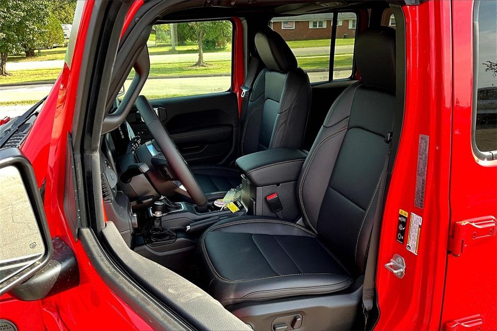 new 2025 Jeep Wrangler car, priced at $52,504