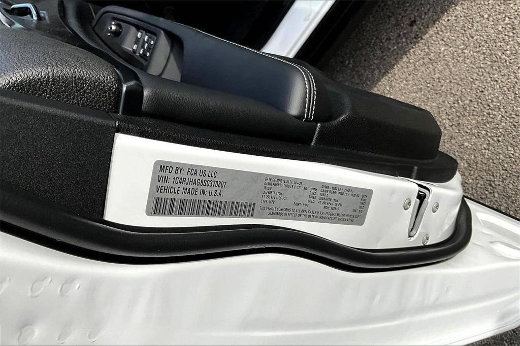 new 2025 Jeep Grand Cherokee car, priced at $41,117