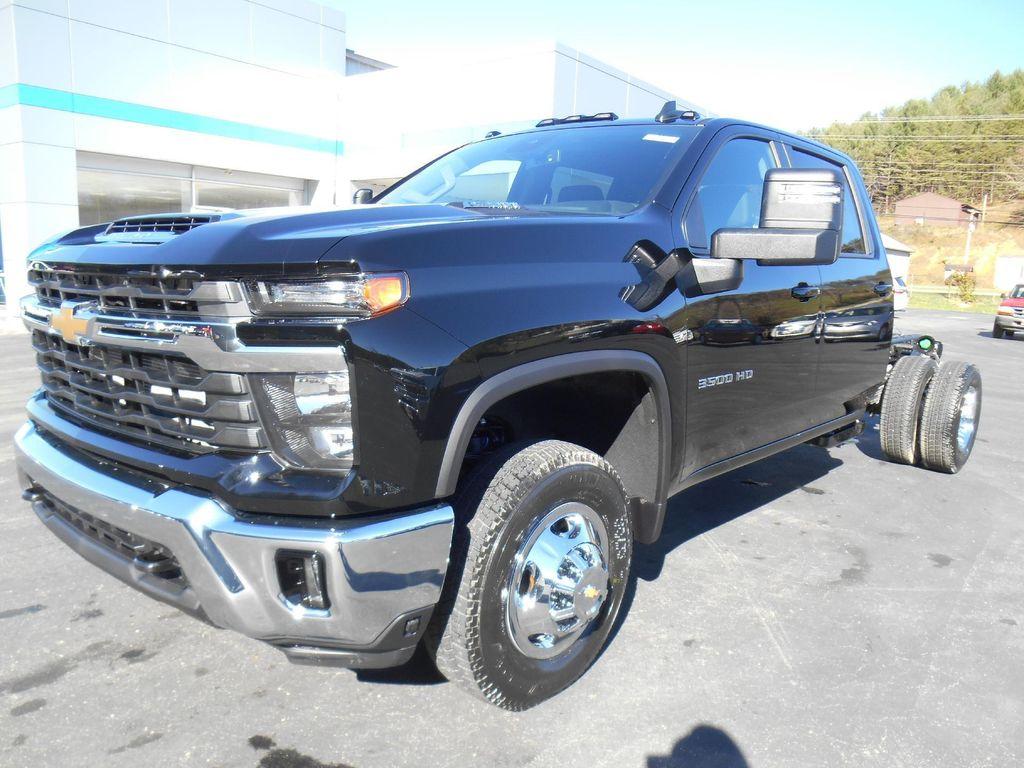 new 2025 Chevrolet Silverado 3500 car, priced at $64,293